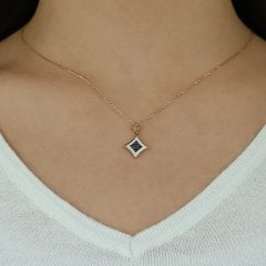 Altın Beyaz Mineli Karo Figür Kolye 14 Ayar